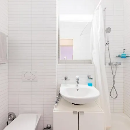 The Classy Minimalist Lakefront Appartement