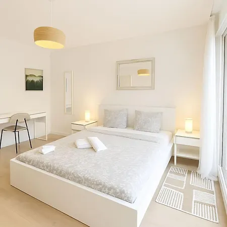 The Classy Minimalist Lakefront * Lausanne