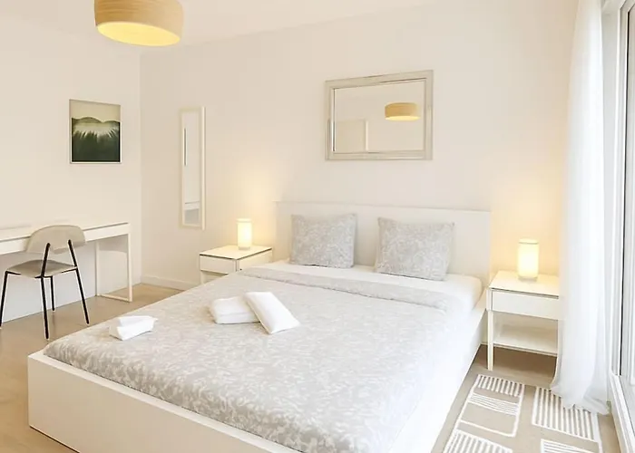 The Classy Minimalist Lakefront * Lausanne