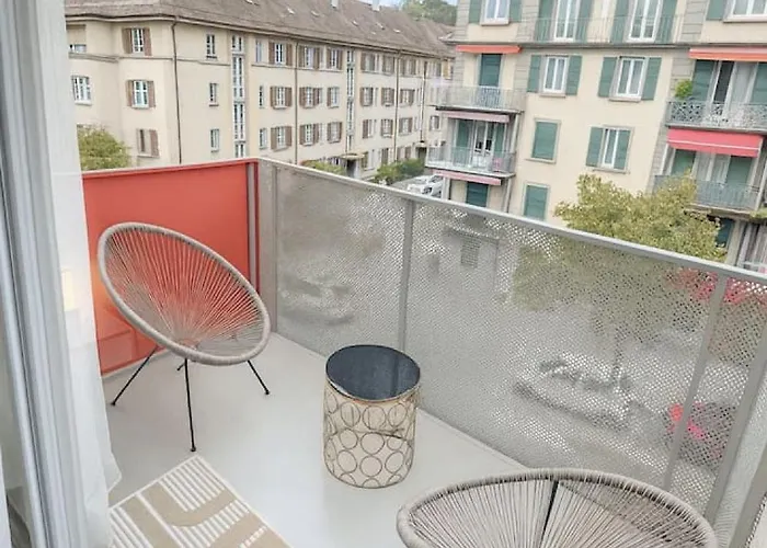 The Classy Minimalist Lakefront *